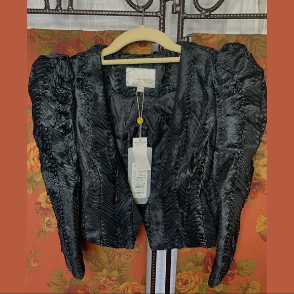 Gothic cropped jacket 🧛🏼 by Vero Moda - Picture 5 of 6